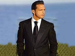 Often referred to as el sol de méxico (the sun of mexico) and el sinatra latino (the latin sinatra), luis miguel is unarguably one of the most successful musical artistes in the history of latin america. Luis Miguel Bei Amazon Music