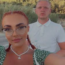 Hi. Need recommendations for someone who could redesign my back garden and  change my driveway from block paved to a resin driveway. Thanks ☺️