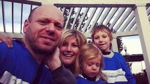 Dad bloggers rally around father with terminal cancer