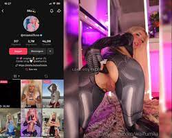 Waifumia novinha famosa do tik tok sentando no consolo - Porno Privado