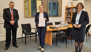 Claudia blumenthal früher aus berlin bzw. Prof Dr Claudia Maria Hofmann Zur Ersten Viadrina Professorin Fur Offentliches Recht Und Europaisches Sozialrecht Ernannt Europa Universitat Viadrina Euv