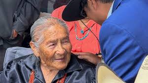 𝗡𝗮𝘇𝗹𝗶𝗻𝗶 𝗖𝗲𝗹𝗲𝗯𝗿𝗮𝘁𝗲𝘀 𝗦𝗲𝗻𝗶𝗼𝗿 𝗖𝗲𝗻𝘁𝗲𝗿 𝗚𝗿𝗮𝗻𝗱  𝗢𝗽𝗲𝗻𝗶𝗻𝗴 NAZLINI, Ariz. — Navajo Nation President Buu Nygren joined  elders, chapter officials, and families to celebrate the grand opening of  the Nazlini Senior Center, a ...