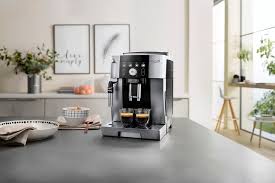 Delonghi is a leading brand that sells different types of coffee maker machines with several features and functionalities. De Longhi Presenta Sus Ultimas Novedades En Cafeteras Espresso Y Deshumificadores