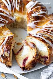 Hefezopf Rezept Zu Ostern Hefekranz Mit Quark Brombeer Fullung Nicest Things Hefezopf Rezept Hefekranz Hefezopf