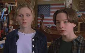 In the small suburban town of winslow corners, ohio, alan abernathy (gregory smith) is the teenage son of stuart (kevin dunn) and irene abernathy (ann magnuson) who runs his father's small corner toy store when his dad isn't around. Small Soldiers 1998 Starring Gregory Smith Kirsten Dunst Kevin Dunn Phil Hartman Dick Miller Tommy Lee Jones Frank Langella Directed By Joe Dante Movie Review