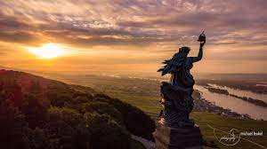 Viele deutsche soldaten hatten das lied die wacht am rhein gesungen, als sie in den krieg von 1870/1871 gezogen waren. Michael Leukel Fotos Vom Niederwalddenkmal In Rudesheim Am Rhein