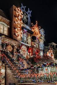 The parade features giant floats, marching bands, cheerleaders, clowns, and renowned performers. Weihnachten In New York Die Besten Aktivitaten Tipps Reisehappen