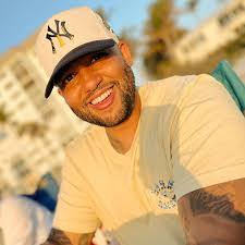 June Acosta (@thisisjunedotcom) • Instagram photos and videos