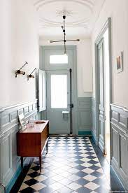 Evitez de peindre la porte d'entrée dans une couleur différente que celle du hall, sauf si vous voulez y attirer l'attention. Home Staging Quelles Couleurs De Peinture Pour Son Couloir Relooker Pour Vendre