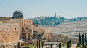 There is a difference of opinion amongst scholars as to who exactly built al masjid al aqsa, with some scholars and historians asserting the view that al masjid al aqsa was built by prophet adam (as), and others opining that it was built by prophet ibrahim (as). Prophet Sulaiman As And The Blessed Masjid Muslim Hands Uk