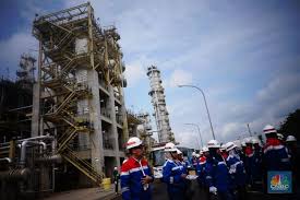 Kilang ini bernilai strategis karena memasok 44% kebutuhan bbm nasional atau 75% kebutuhan bbm di. Bye Aramco Pertamina Putuskan Bangun Kilang Cilacap Sendiri