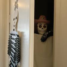 Ohjelmanumero Luuranko kaapissa – Monta yötä jouluun