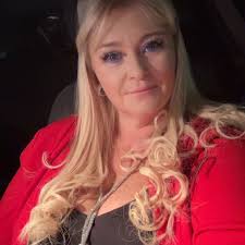 Hello good people! I'm new to these parts, can anyone recommend a  hairdresser that can cut and dye my hair? I have a side shave and want  someone who is used to