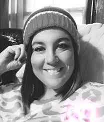 Amanda Stults's Instagram, Twitter & Facebook