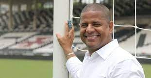 Marcelinho carioca también es conocido por sus payasadas fuera del campo, incluidas las frecuentes disputas con los entrenadores. Marcelinho Carioca Diz Que Nem Guardiola Resolve O Corinthians