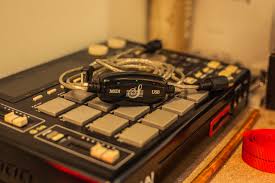 Order the jam zero chill gray at coolblue. In The Studio Still