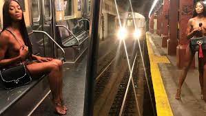 Oh, là, là - Naomi Campbell nackt in der New Yorker U-Bahn | krone.at