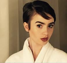 Emma stone short hair if you have light or pale skin tone and fine hair like emma stone this short bob hair with waves would work on you very well. The Best Celebrity Short Haircuts The Blonde Salad