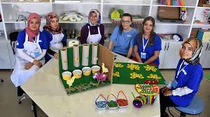 Geri dönüşüm fikirleri sayesinde sadece atık malzemelerden neler yapılır sorusuna yanıt bulmayız aynı zamanda ekonomik ve orijinal ürünler de ortaya koyabiliriz. Atik Malzemelerle Matematik Ogretecekler