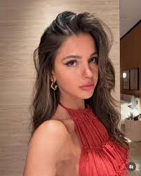 Who's the prettier Olivia? Rate them both. : r/VindictaRateCelebs