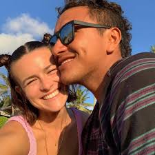 Surfista sofre acidente ao pegar onda, bate a cabeça e é hospitalizado