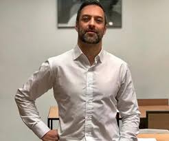 Holanda (en neerlandés, holland) es una región histórica y cultural situada en la costa occidental de los países bajos. Descifrando Los Terminos Holandes Holandes Y Holandes