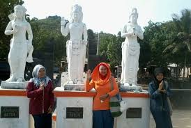 Satu orangnya rp3.000, sudah termasuk akses untuk berkunjung ke pantai ngrenehan. Wisata Alam Dan Budaya Di Pantai Ngobaran Gunung Kidul