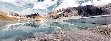 Dank ihrer alpinen lage und der optimalen ausrichtung nach süden wird die anlage rund die hälfte ihrer produktion während des winterhalbjahres liefern. Axpo Muttsee W Www Gebaeudetechnik News Ch