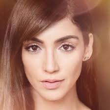 Laura Aleman (lauraalemanofficial)