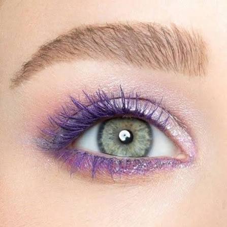 Eye makeup featuring coloured mascara on defined lashes with subtle eyeshadow


