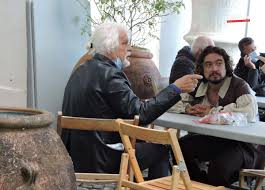 Tedua sarà nel cast del film l'ombra di caravaggio di michele placido. Set Blindatissimo Per Il Film L Ombra Di Caravaggio Con Riccardo Scamarcio Il Caffe Tv Mobile