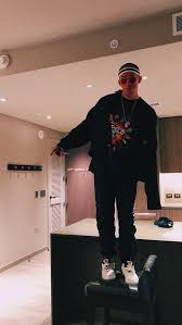 Bad bunny explained the video to rolling stone: Badbunny Style Supreme Gucci Gucciboy Instagram Fotos De Bad Bunny Imagenes De Bad Bunny Frases De Bad Bunny