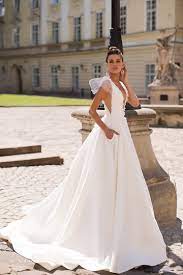 Maybe you would like to learn more about one of these? Dein Hochzeitshaus Brautgeschaft In Frankfurt