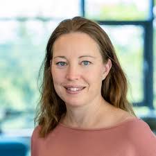 Lisa Mach's Instagram, Twitter & Facebook