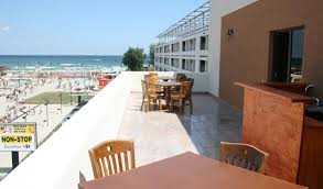 Pentru a afla ofertele si disponibilitatea, completati mai jos data de intrare, nr de nopti, transport, configuratia. Hotel Flora Mamaia