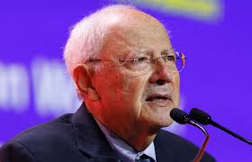 Brinker Award recipient recounts trailblazing work in breast conservation,  genomic testing