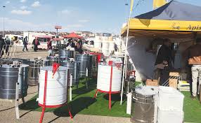 Vezi ce poți cumpăra și care sunt prețurile produselor apicole. Targ Apicol Lumea Satului