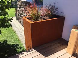Langlebige Pflanzgefasse Aus Cortenstahl Edelstahl Oder In Ral Wunschfarbe Contura Pflanzgefasse Pflanzen Trennwand Garten