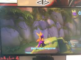 To do this, climb only once on the 4 slabs located at the corners of then join bud who is waiting near the starting point of the level, then talk to him to explain that you will have to feed the idol (picture7). Idol Springs Skill Point Spyro