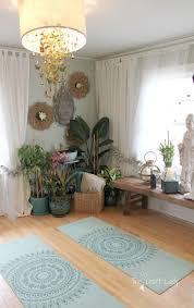 When creating a meditation room, select colors and decor that are soothing, nourishing and calming. Spring 2015 Ideas House Meditation Room Decor Yoga Room Decor Home Yoga Room