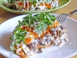 салат с корейской морковью и копченой курицей и грибами Salat Prazdnichnyj Vostorg S Gribami I Kopchenoj Grudkoj Eda Kulinariya Vegetarianskaya Pisha