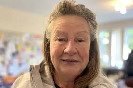 Volunteers distribute food to flood-hit residents