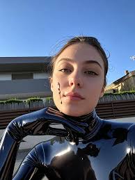 facesittingsmother - SeaArt Al - Generador de Al Art Gratis