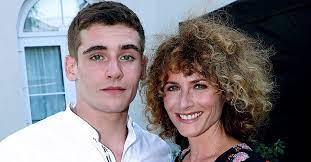 Help us build our profile of bixente lizarazu and elsa lunghini! Elsa Lunghini Decouvrez Peter Kroner Le Pere De Son Fils Luigi