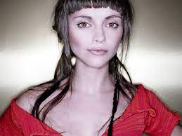 Ricci Christina Ricci Heart Face Shape Celebrity Plastic Surgery