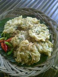Tak terkecuali daerah jawa barat nasi timbel adalah makanan sunda yang berasal dari bandung. Rumah Makan Saung Berkah Saung Berkah