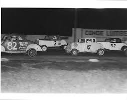 This is a true story about american automotive designer carroll. Hollywood Dives Inside The History Of Le Mans 1966 With Ford V Ferrari