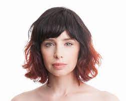 בת עשרים וארבע, מטר ושישים וקצת, עיניים ירוקות ושיער שחור כמעט, מחפשת ת'אחד ומחכה להתרגש, דרוש חתן, שמלה כבר יש. Aya Korem Wikipedia