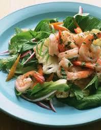 Petite Salade De Mache Crevettes Roses Et Vinaigrette Aux Agrumes Pour 4 Personnes Recettes Elle A Table Recette Vinaigrette Aux Agrumes Salade De Mache Recette De Salade Composee