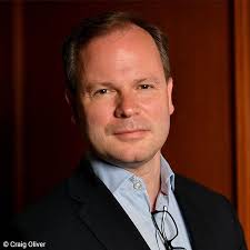 Oliver's Twist: The Life And Times Of An Unapologetic Newshound: Oliver,  Craig: 9780670065226: Amazon.com: Books